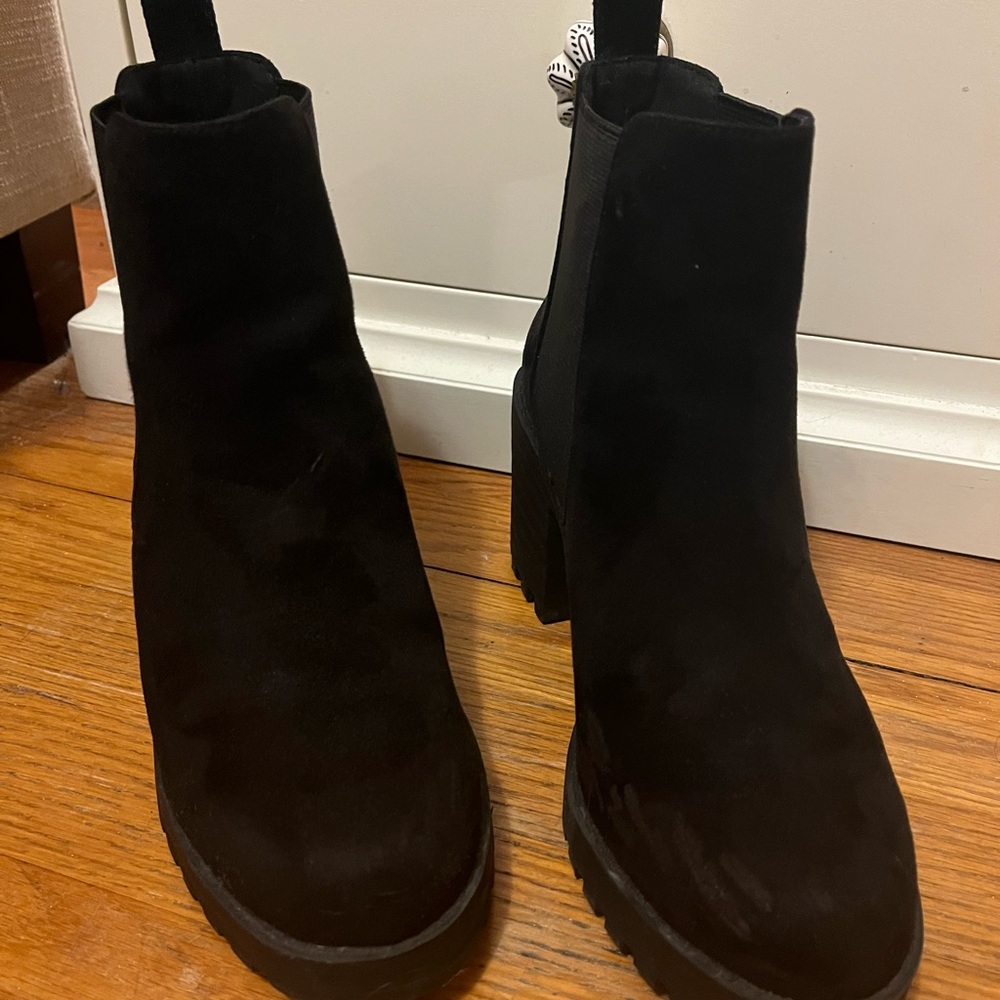 DIVIDED Women’s Booties